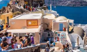 Türkler akın ediyordu: Çok turist gelmesin diye kısıtlama getirdiler