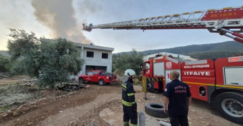 Çatı Yangını Korkuttu