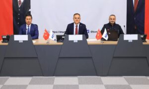 Vali Dr. İdris Akbıyık. Belediye  Başkanı Ahmet Aras ile birlikte İl AFAD Merkezinde,