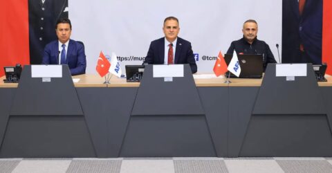 Vali Dr. İdris Akbıyık. Belediye  Başkanı Ahmet Aras ile birlikte İl AFAD Merkezinde,